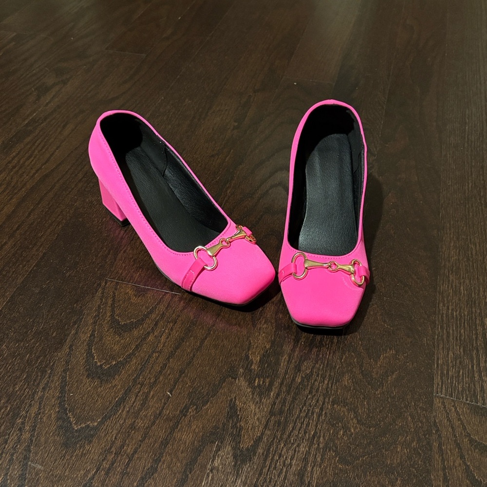 Make a statement fuchsia shoes 👠